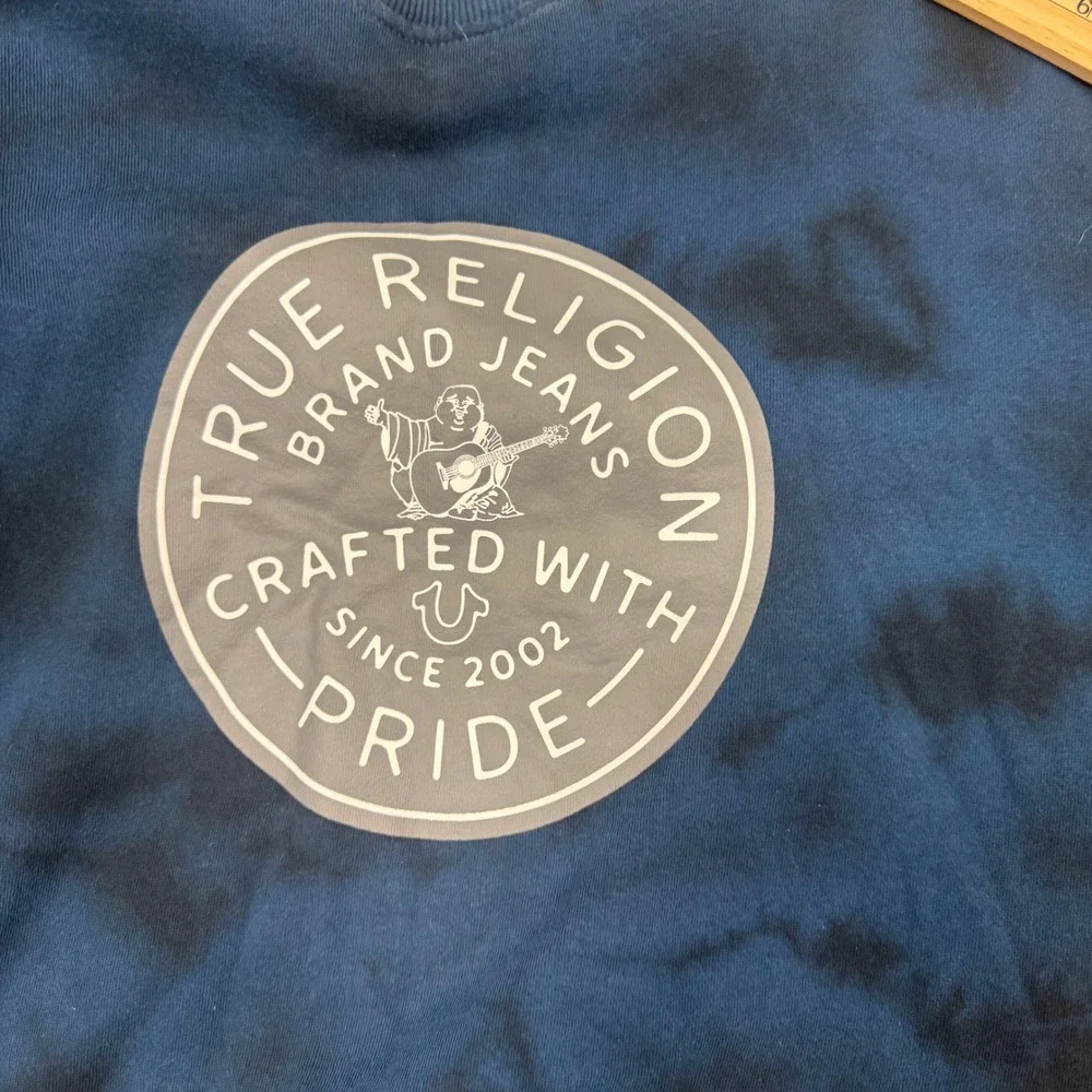 True Religion Crewneck‎ Sweatshirt Mens Medium Blue Tie Dye Logo Graphic